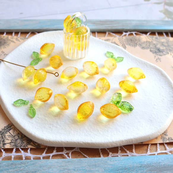 新色★爽やかレモンのガラスビーズ　チャーム　ハニーイエロー 17枚目の画像