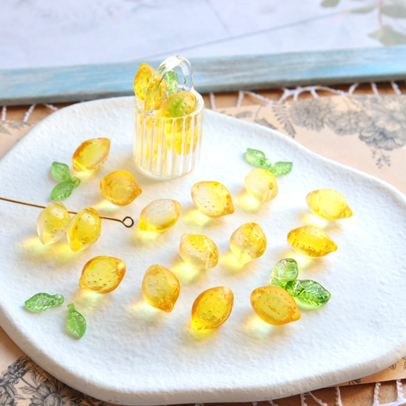 新色★爽やかレモンのガラスビーズ　チャーム　ハニーイエロー 20枚目の画像
