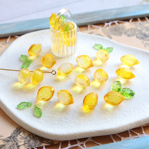 新色★爽やかレモンのガラスビーズ　チャーム　ハニーイエロー 9枚目の画像