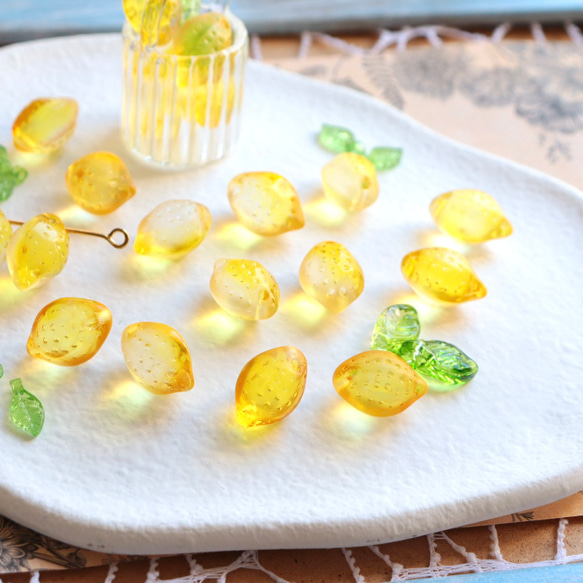 新色★爽やかレモンのガラスビーズ　チャーム　ハニーイエロー 15枚目の画像