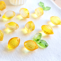 新色★爽やかレモンのガラスビーズ　チャーム　ハニーイエロー 4枚目の画像