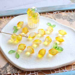 新色★爽やかレモンのガラスビーズ　チャーム　ハニーイエロー 3枚目の画像