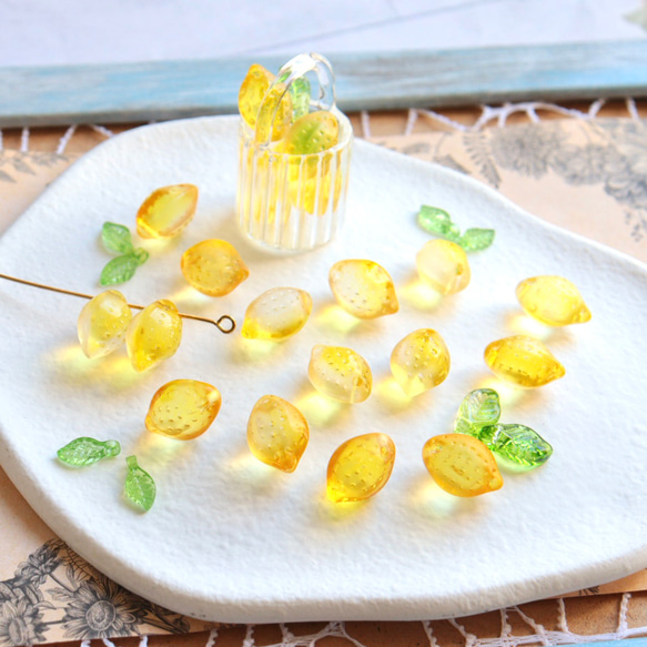 新色★爽やかレモンのガラスビーズ　チャーム　ハニーイエロー 12枚目の画像