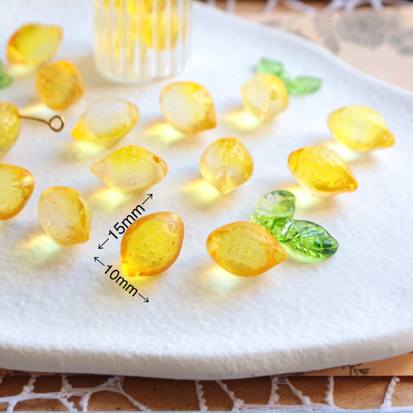 新色★爽やかレモンのガラスビーズ　チャーム　ハニーイエロー 2枚目の画像