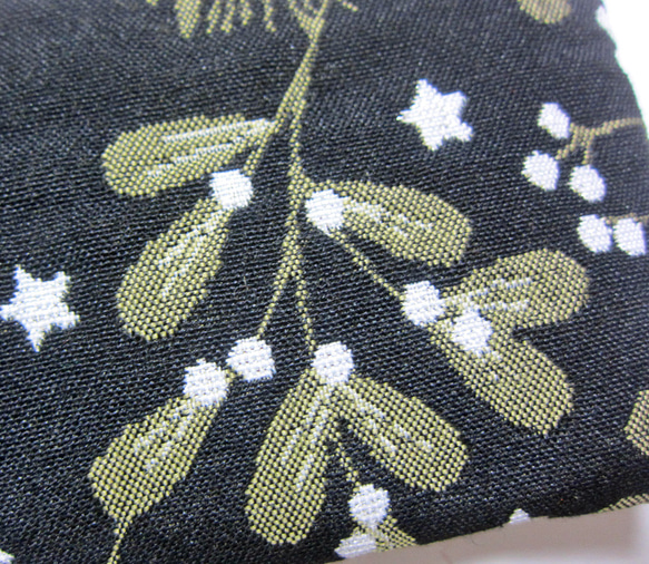 フランス生地　クリスマス（MS)ヒイラギに舞い降りた雪のポーチ　コスメ入れ　カード入れ　 3枚目の画像