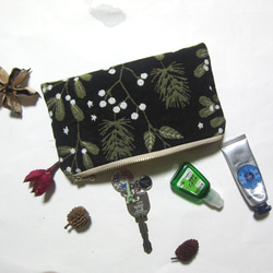 フランス生地　クリスマス（MS)ヒイラギに舞い降りた雪のポーチ　コスメ入れ　カード入れ　 2枚目の画像