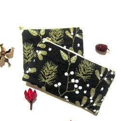 フランス生地　クリスマス（MS)ヒイラギに舞い降りた雪のポーチ　コスメ入れ　カード入れ　 6枚目の画像