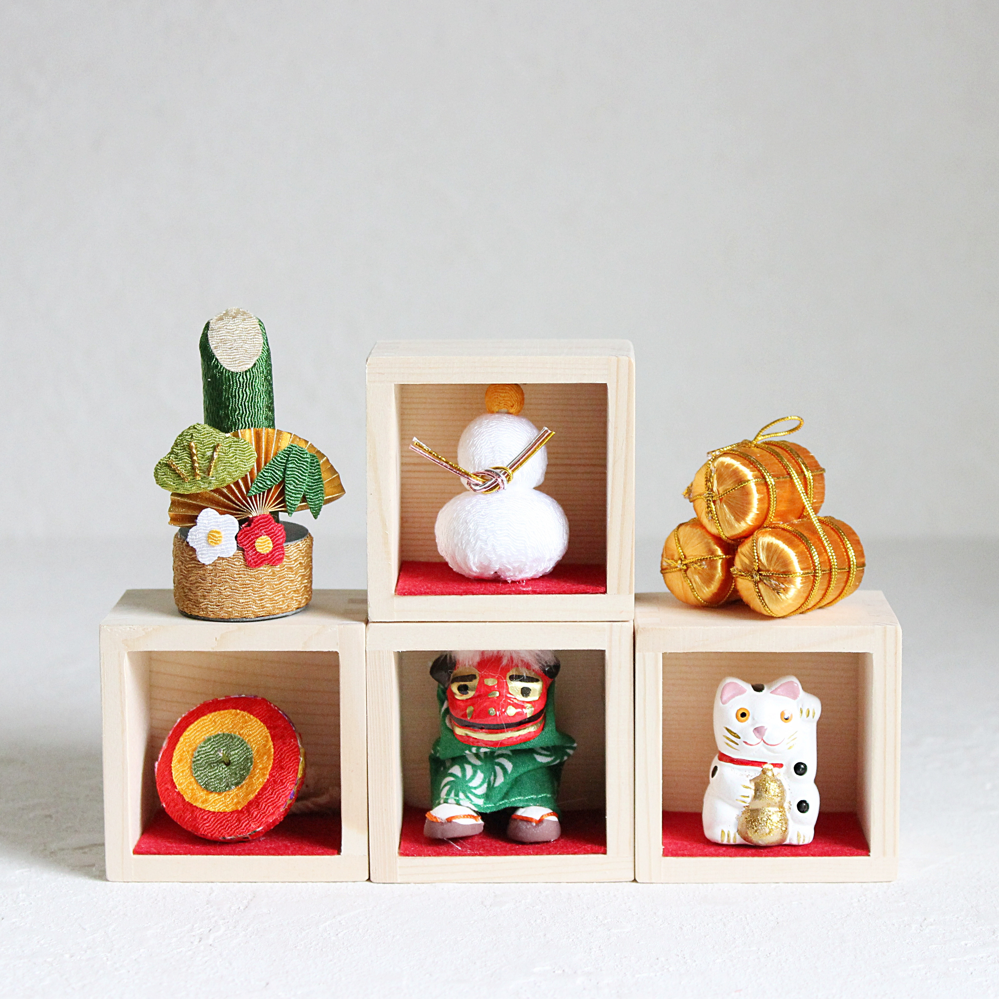 小さな枡の縁起物シリーズ　小さな福を重ねて／縁起物の枡飾り〈福招きセット〉　鏡餅　門松　金俵　招き猫　R&yO80