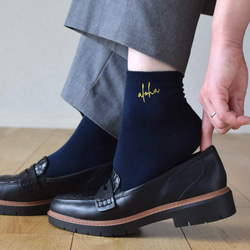 【2025新作】ミニ丈レディース 名入れ刺繍ソックス【ネイビー】靴下 母の日 記念日 誕生日 クリスマス 1枚目の画像