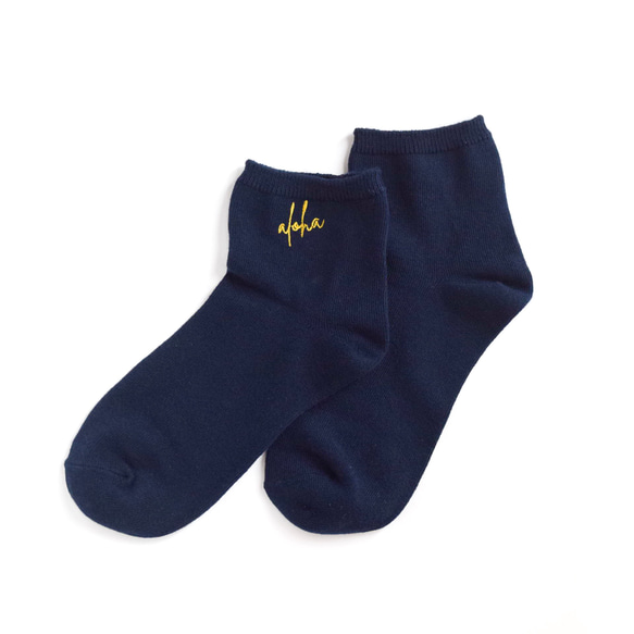 【2025新作】ミニ丈レディース 名入れ刺繍ソックス【ネイビー】靴下 母の日 記念日 誕生日 クリスマス 2枚目の画像