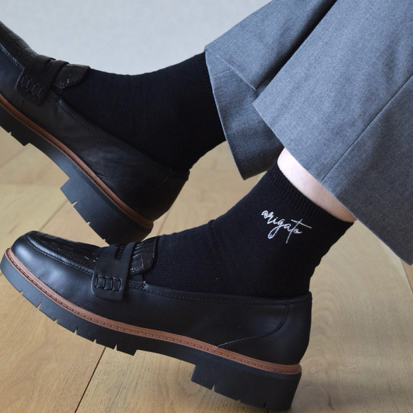 【2025新作】ミニ丈レディース 名入れ刺繍ソックス【ブラック】靴下 母の日 記念日 誕生日 クリスマス 1枚目の画像