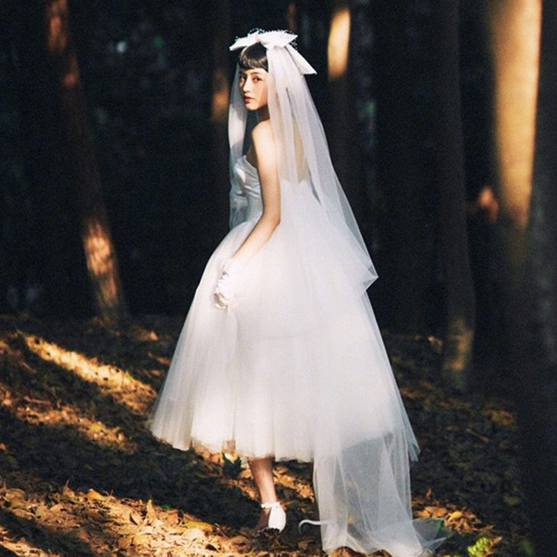 高級感 白 黒 サテン ふわふわ ウェディングドレス シンプル 韓国風 花嫁 演奏会 二次会 前撮り HL541