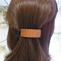 バナナクリップ アーチ型 ヘアクリップ　本革メッシュ キャメル 6枚目の画像