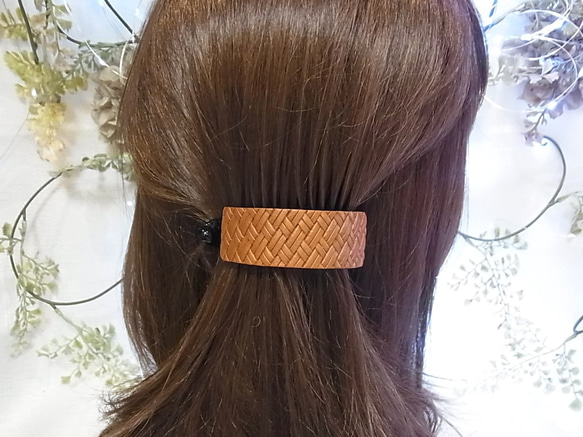 バナナクリップ アーチ型 ヘアクリップ　本革メッシュ キャメル 6枚目の画像