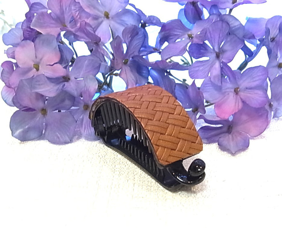 バナナクリップ アーチ型 ヘアクリップ　本革メッシュ キャメル 8枚目の画像