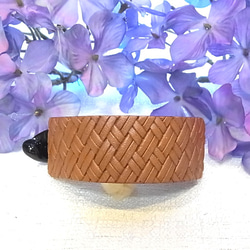 バナナクリップ アーチ型 ヘアクリップ　本革メッシュ キャメル 1枚目の画像