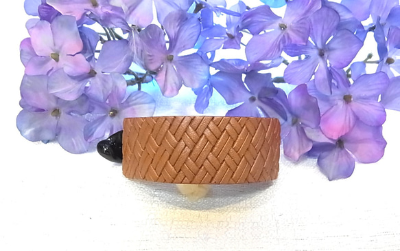 バナナクリップ アーチ型 ヘアクリップ　本革メッシュ キャメル 1枚目の画像