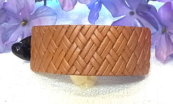 バナナクリップ アーチ型 ヘアクリップ　本革メッシュ キャメル 3枚目の画像