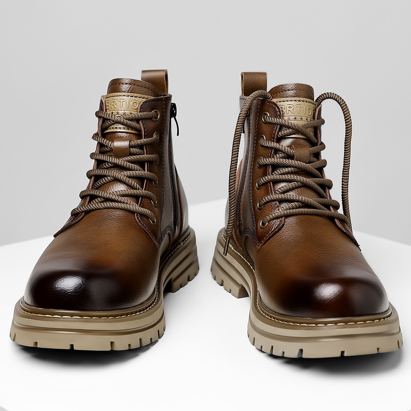 男性用シューズ秋の新作本革レトロな英国製ハイカットハイカットカートブーツ男性用カジュアルアウトドアマーチンブーツ