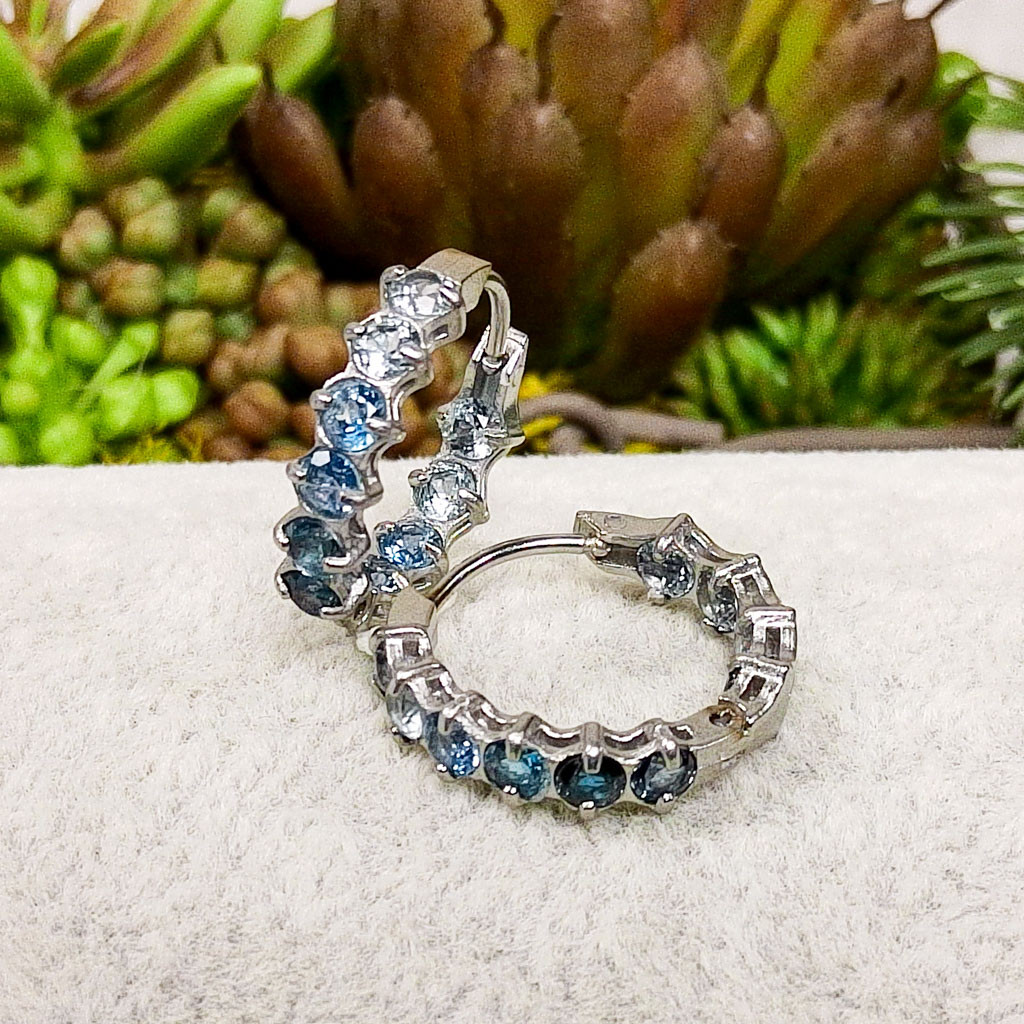 SS25P1011-01 【316ステンレス×3種のブルートパーズ】きらめくグラデーションのフープピアス