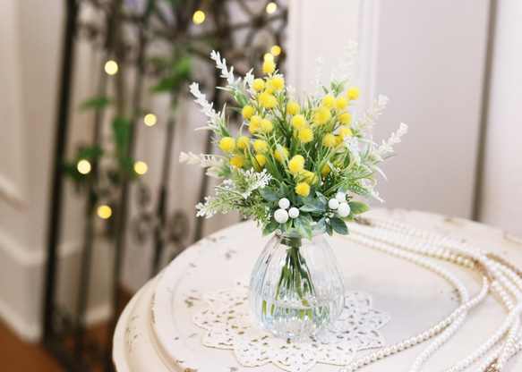 水替え不要！「ふわふわミモザのミニブーケ花瓶アレンジ」マジカルウォーター仕様「Creema限定」 1枚目の画像