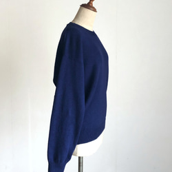 クルーネックセーター　ネイビーブルー　メリノウール100％ 7枚目の画像