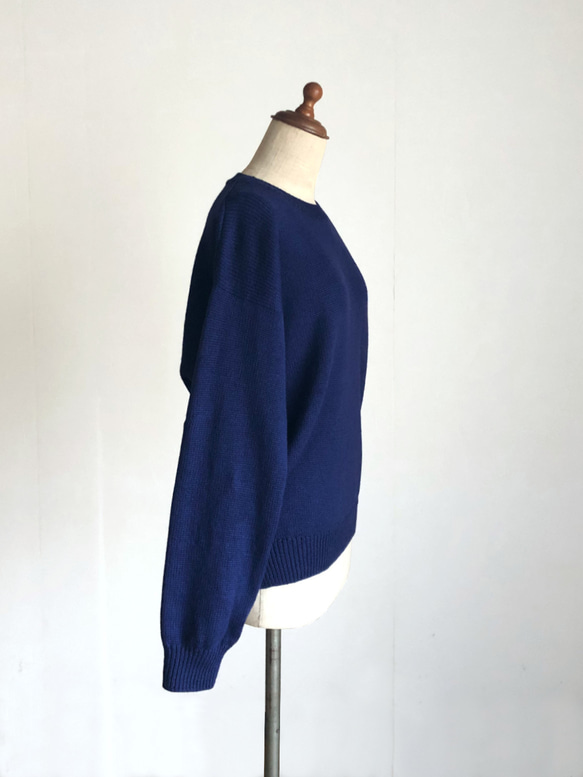 クルーネックセーター　ネイビーブルー　メリノウール100％ 7枚目の画像