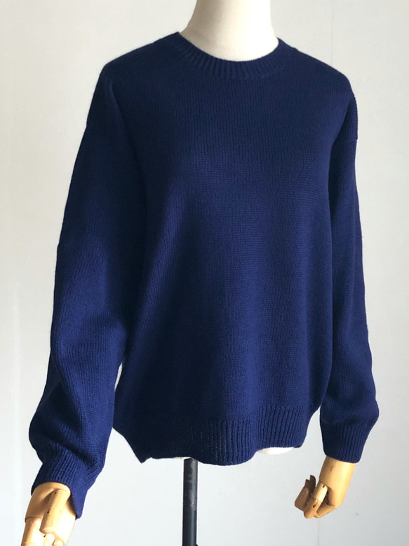 クルーネックセーター　ネイビーブルー　メリノウール100％ 2枚目の画像