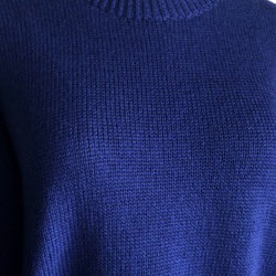 クルーネックセーター　ネイビーブルー　メリノウール100％ 4枚目の画像
