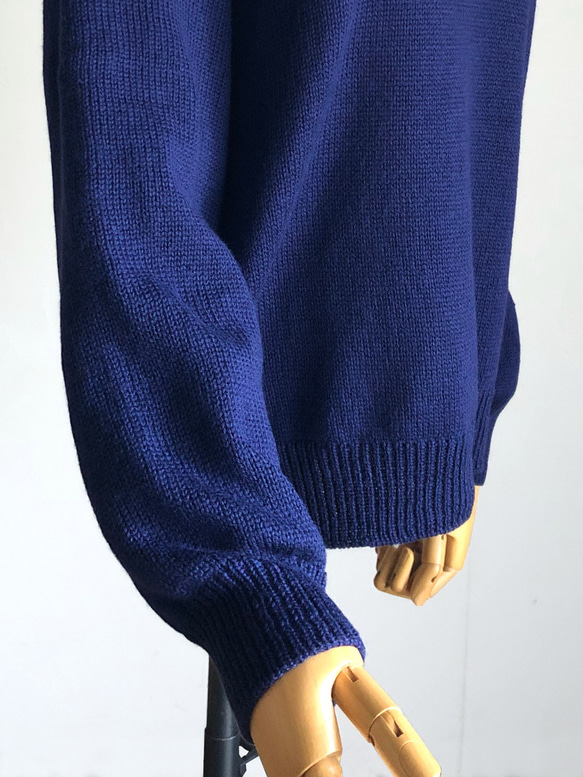 クルーネックセーター　ネイビーブルー　メリノウール100％ 5枚目の画像