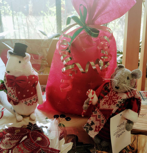 3点セット+αネズミたちのクリスマス　東方の博士たち　イエスを拝む　ポインセチアを持ったネズミ　置き物　ぬいぐるみ 8枚目の画像