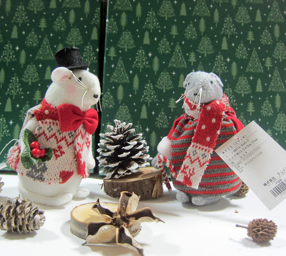 3点セット+αネズミたちのクリスマス　東方の博士たち　イエスを拝む　ポインセチアを持ったネズミ　置き物　ぬいぐるみ 1枚目の画像