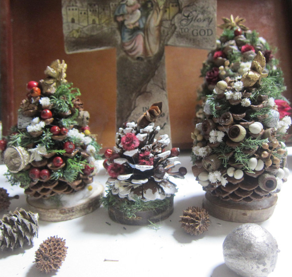 3点セット松ぼっくりのクリスマスツリー　降誕祭　イエスキリスト生誕　ユーカリ 1枚目の画像