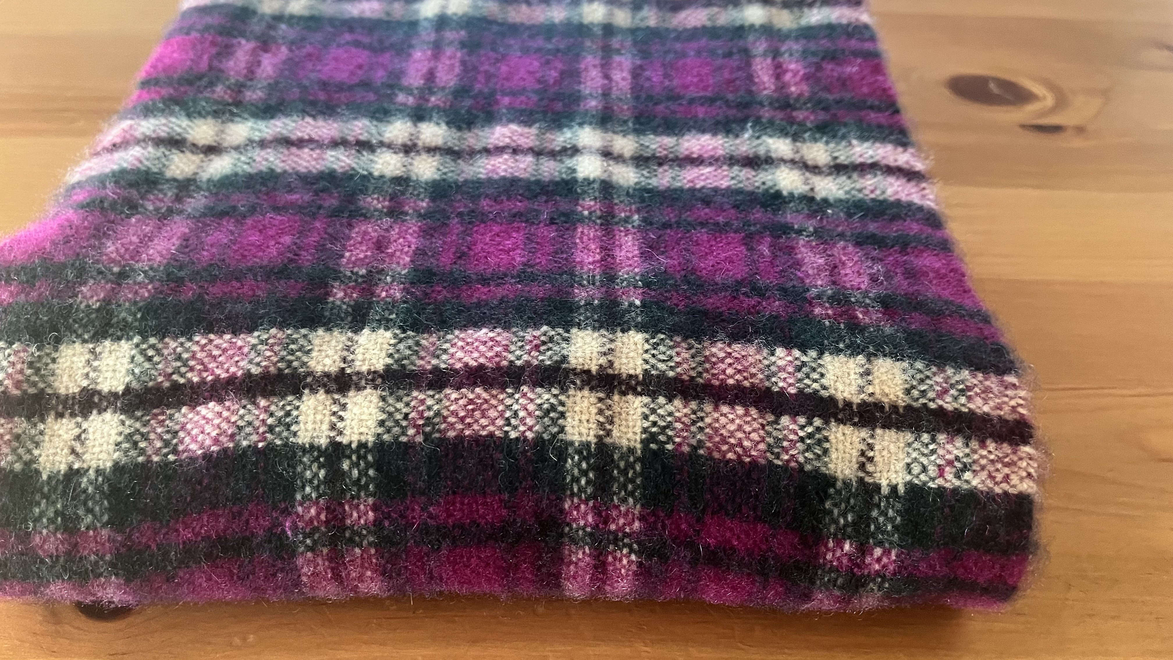 とろける柔らかカシミヤマフラー　タータンチェック　紫・緑・白