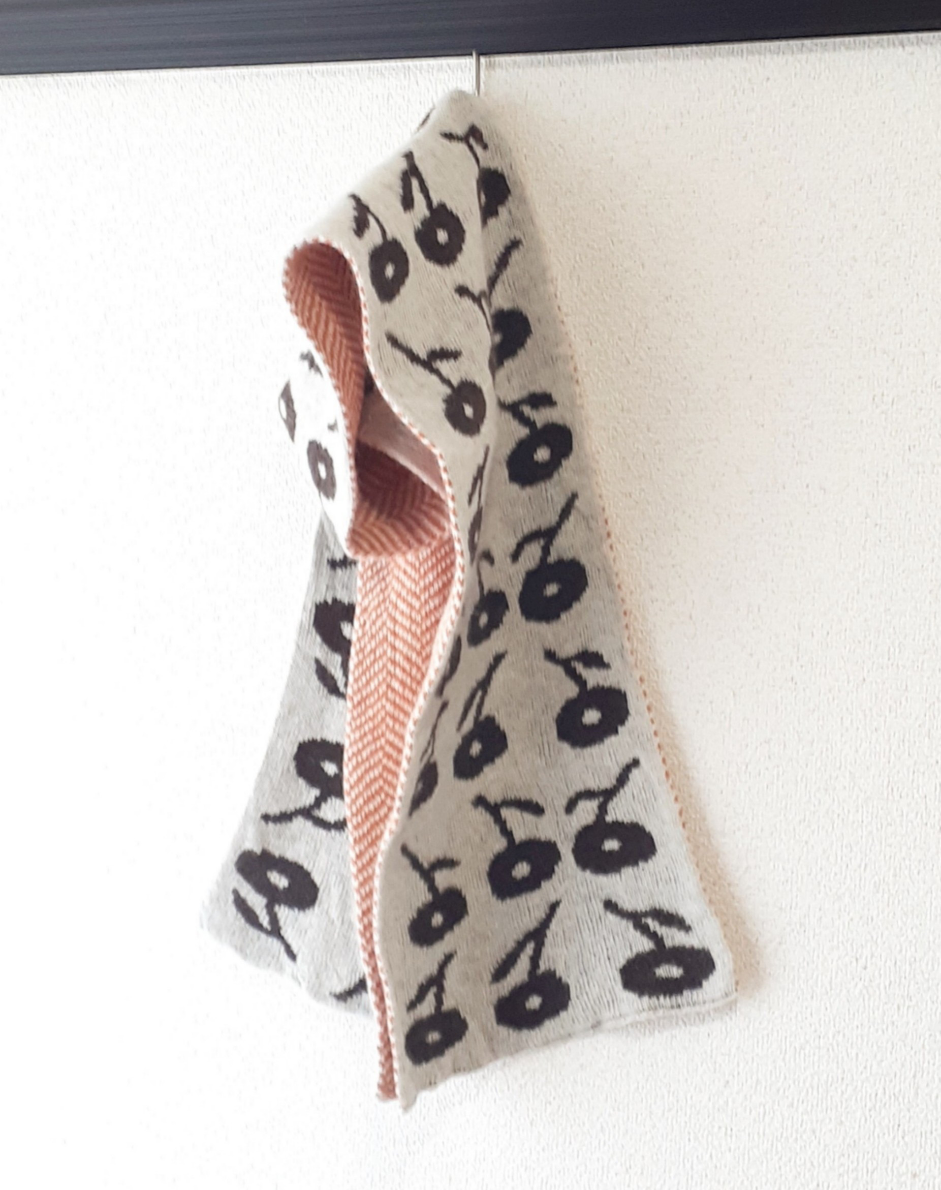 〈新色〉北欧柄リバーシブルマフラー②　アンゴラ混　ベージュ系