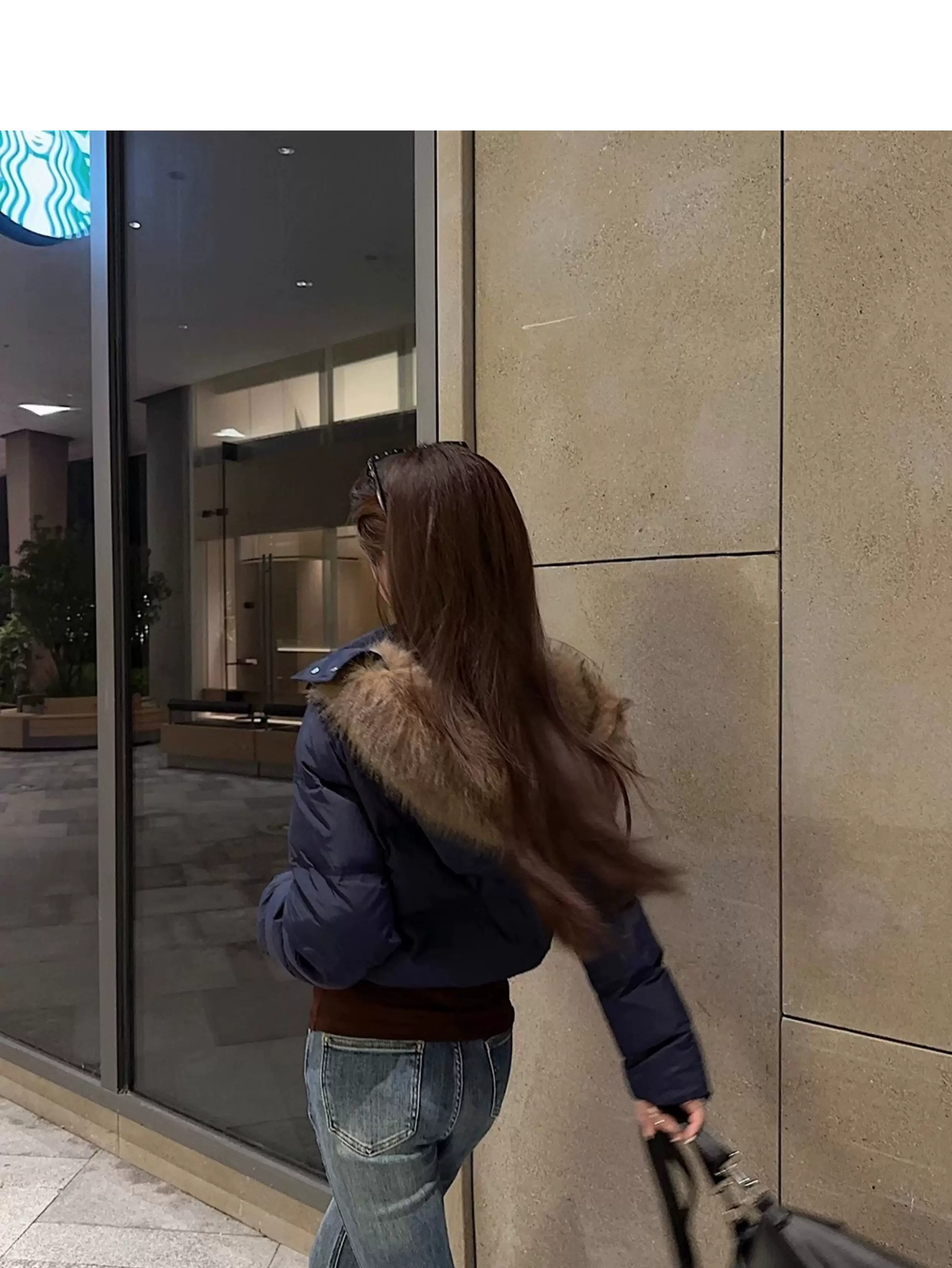 2025年ストレートホワイトカモフラ牛角ボタン ダウンジャケット女性中長期大毛襟厚手冬ファッションコート 高級感 旅行