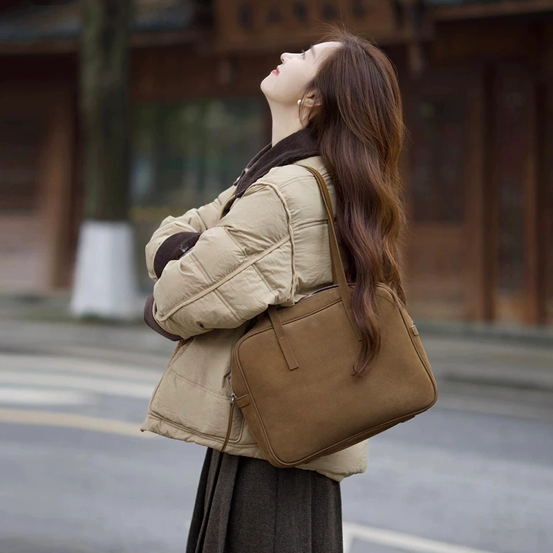 2025年ストレートホワイトカモフラ牛角ボタン ダウンジャケット女性中長期大毛襟厚手冬ファッションコート 高級感 旅行