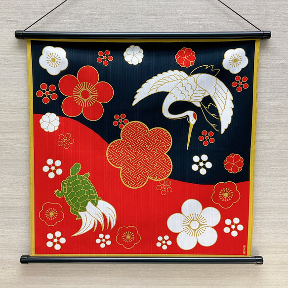 お正月ウォールデコ【鶴亀絵図】軸付きタペストリー 梅 迎春玄関壁飾り