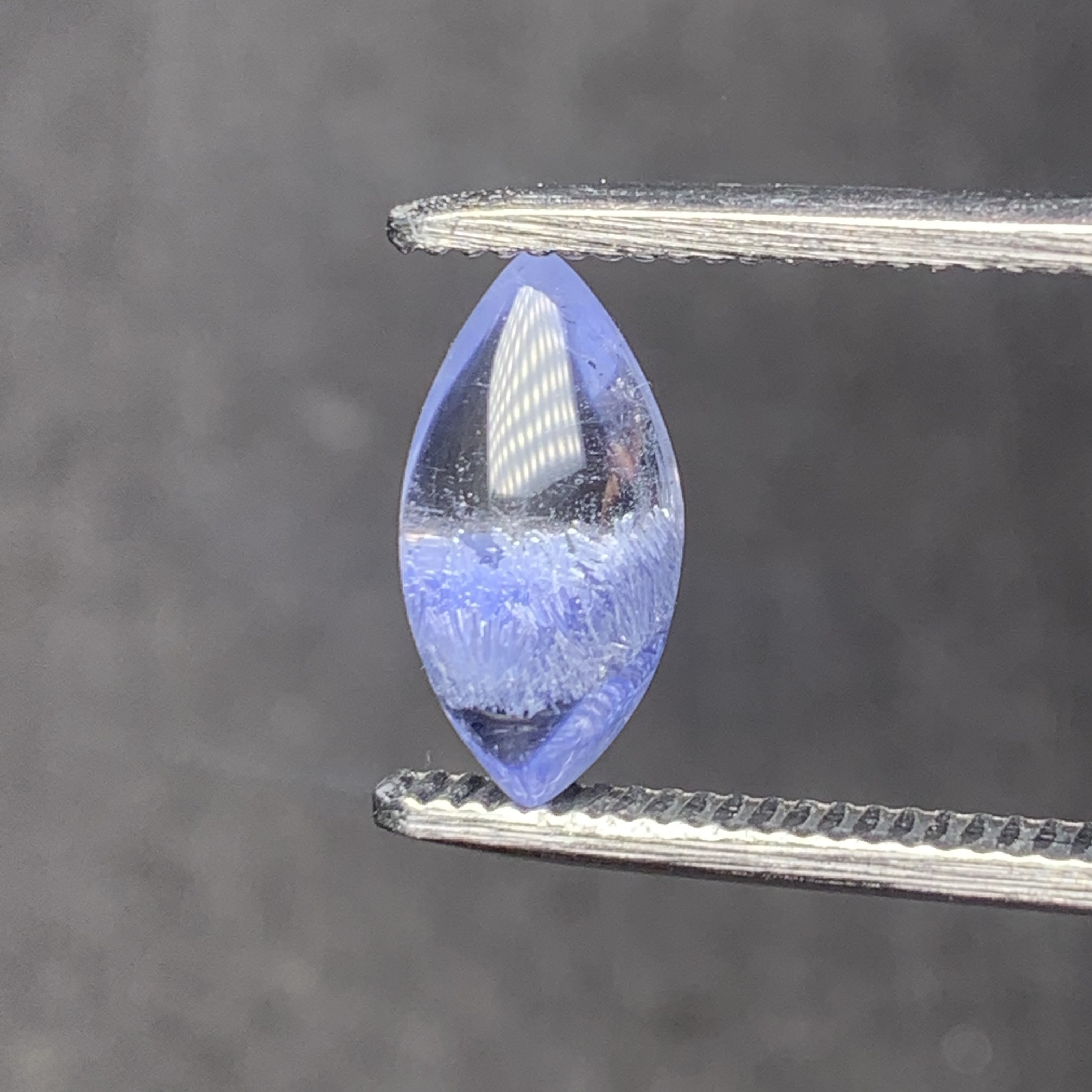 0.7 グラム デュモルチエライトインクォーツ ルース／天然水晶の中の青い世界／一点もの 希少天然石