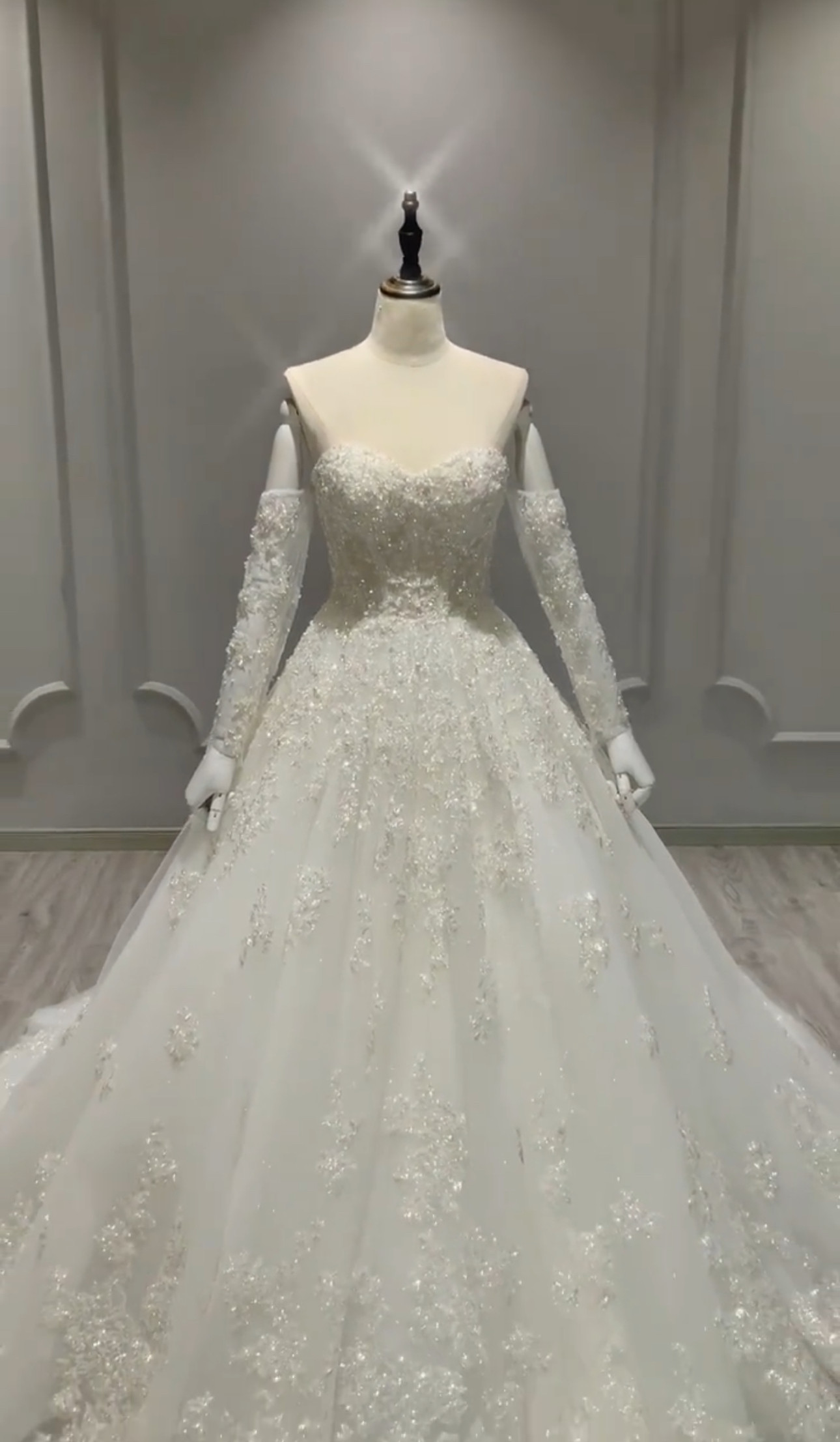 取り外し可能お袖　オフショルダー　グッリター　白　優雅なドレス　ウェディングドレス　2次会　サイズオーダー可能ブライダル