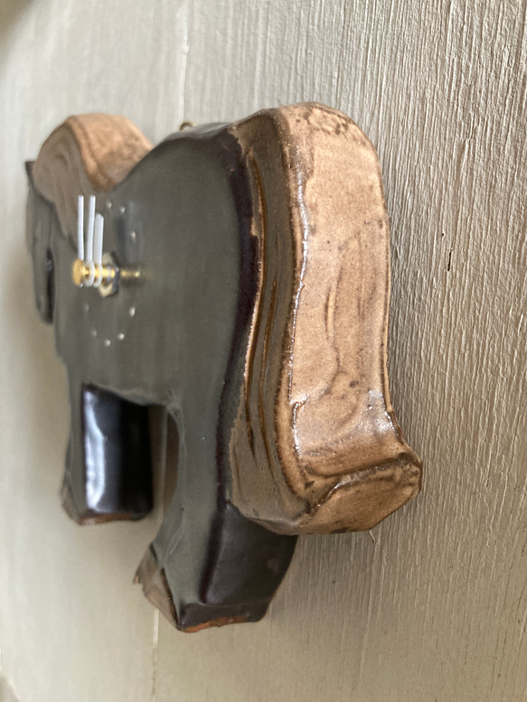 馬の掛け時計（黒鹿毛）（陶製） 4枚目の画像