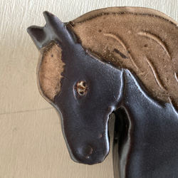 馬の掛け時計（黒鹿毛）（陶製） 6枚目の画像