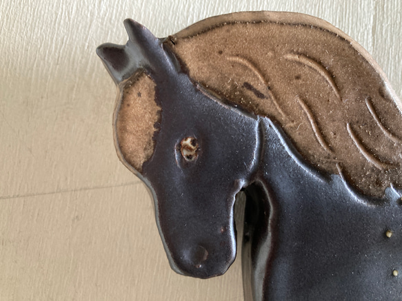 馬の掛け時計（黒鹿毛）（陶製） 6枚目の画像