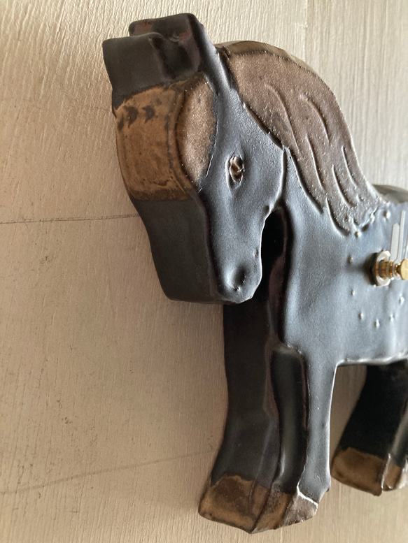 馬の掛け時計（黒鹿毛）（陶製） 3枚目の画像