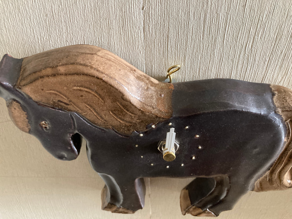 馬の掛け時計（黒鹿毛）（陶製） 5枚目の画像