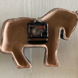 馬の掛け時計（黒鹿毛）（陶製） 2枚目の画像