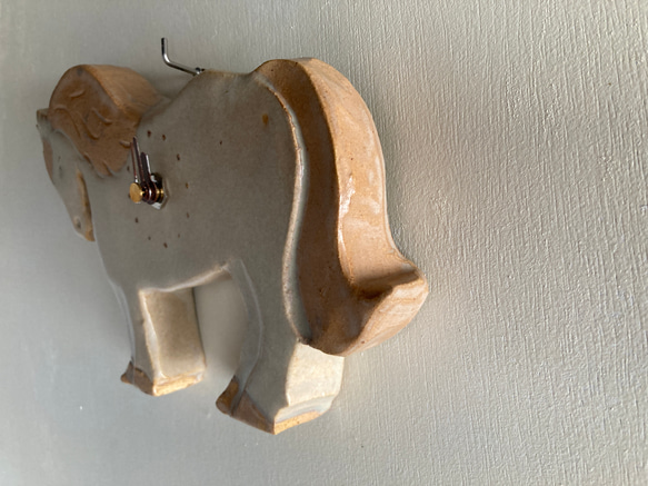 馬の掛け時計（栗毛）（陶製） 4枚目の画像