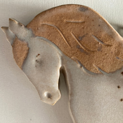 馬の掛け時計（栗毛）（陶製） 2枚目の画像