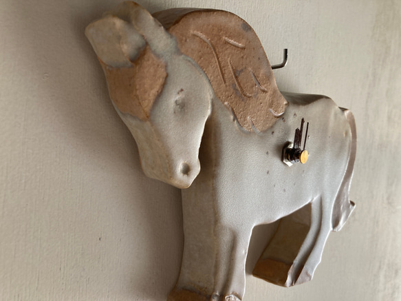 馬の掛け時計（栗毛）（陶製） 5枚目の画像