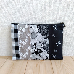 リバティ&刺繍&チェック他　パッチワークの大きめ20cmファスナーのフラットポーチ　内ポケット　黒系　493　クリスマス 2枚目の画像